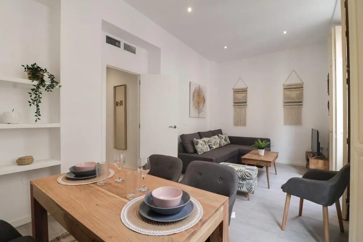 C93 - Trendy Two Bedrooms In Ollerias Malaga Apartment