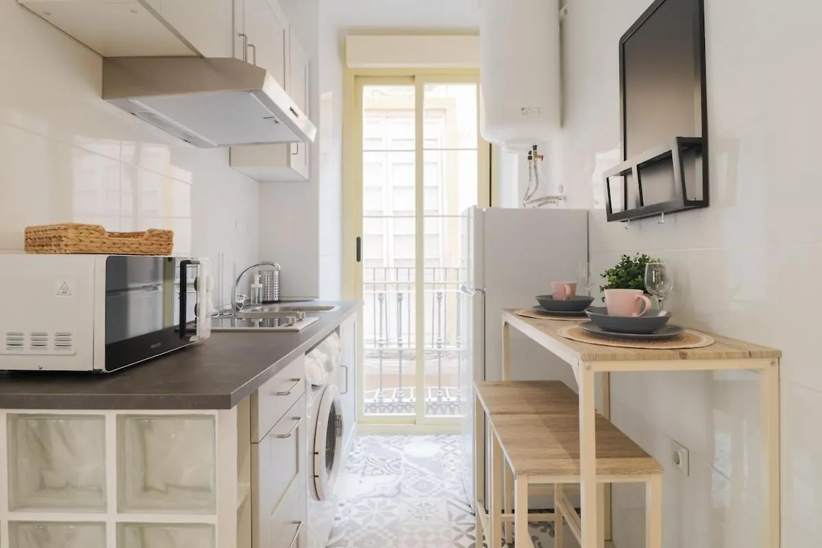 C93 - Trendy Two Bedrooms In Ollerias Malaga 0*,